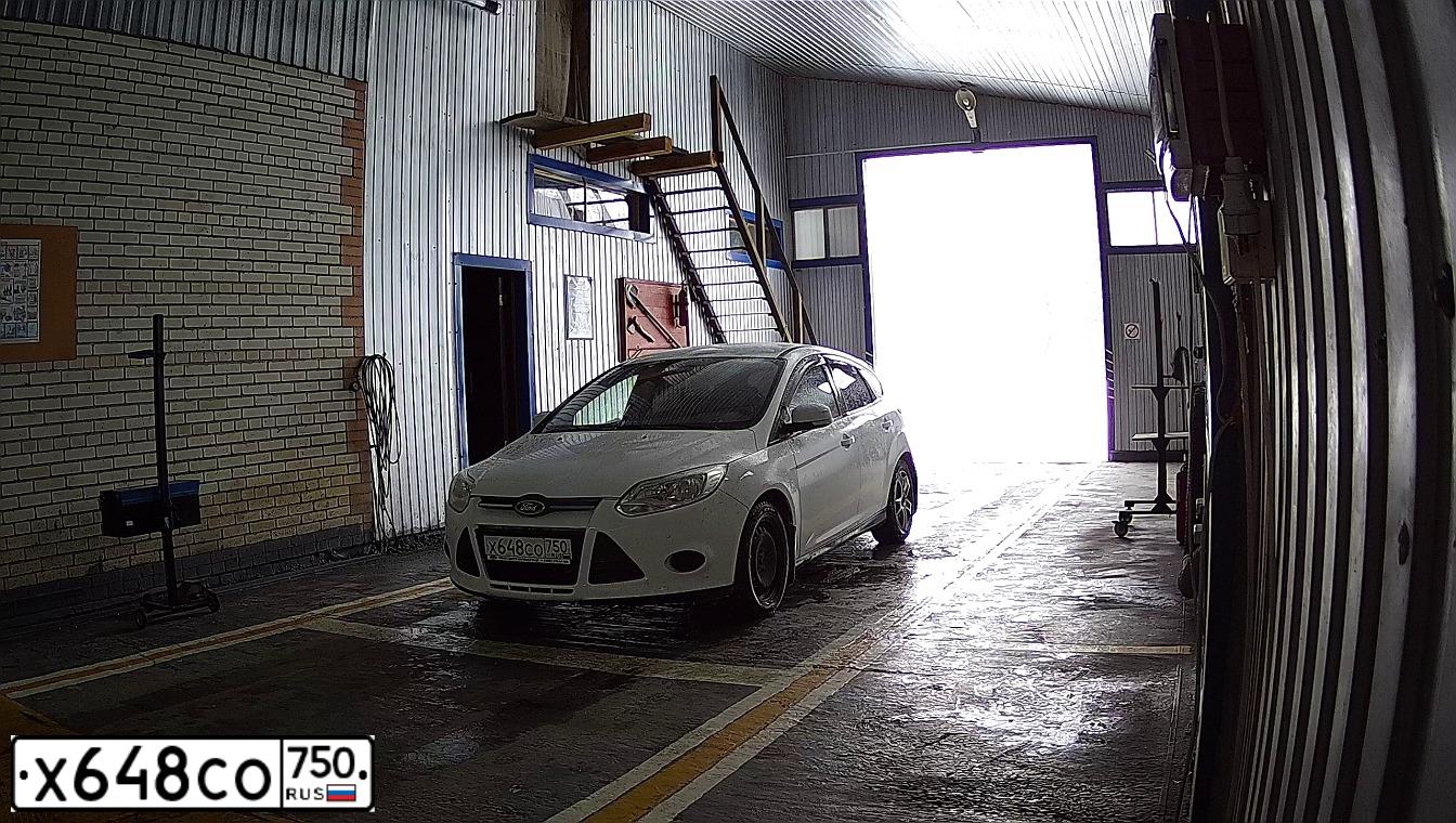 Фото автомобиля FORD FOCUS, 2011 — госномер С369ТЕ33. Цвет: Белый
