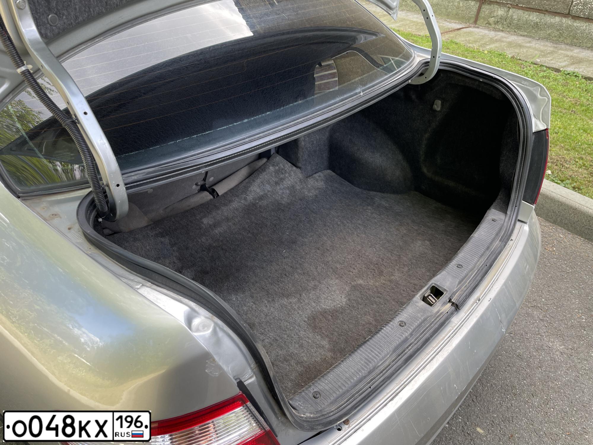 Фото автомобиля NISSAN ALMERA, 2006 — госномер О048КХ196. Цвет: Серебристый