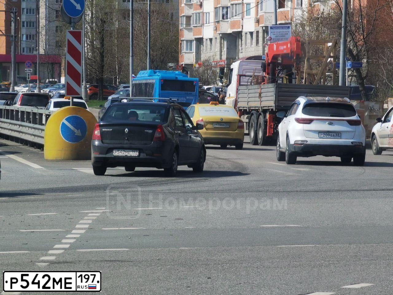 Фото автомобиля RENAULT LOGAN, 2011 — госномер Р032ХТ180. Цвет: ЧЕРНЫЙ