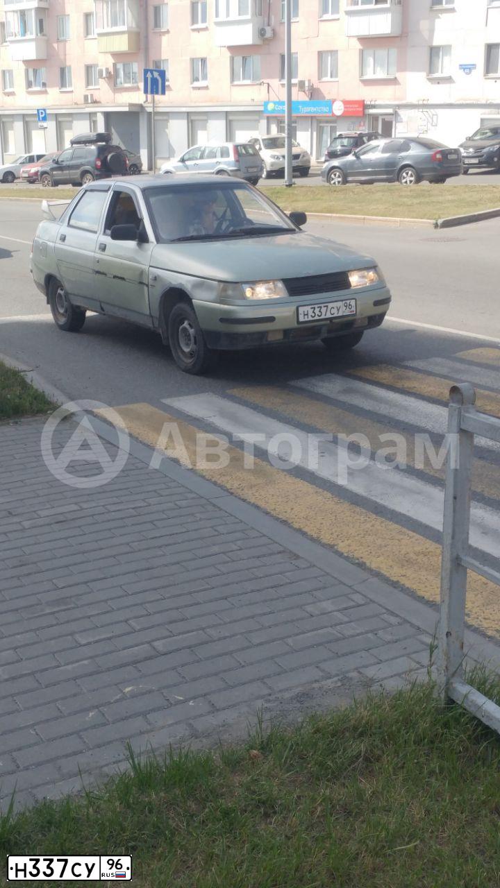 Фото автомобиля LADA 2110, 2001 — госномер Н337СУ96. Цвет: СВЕТЛО-ЗЕЛЕНЫЙ