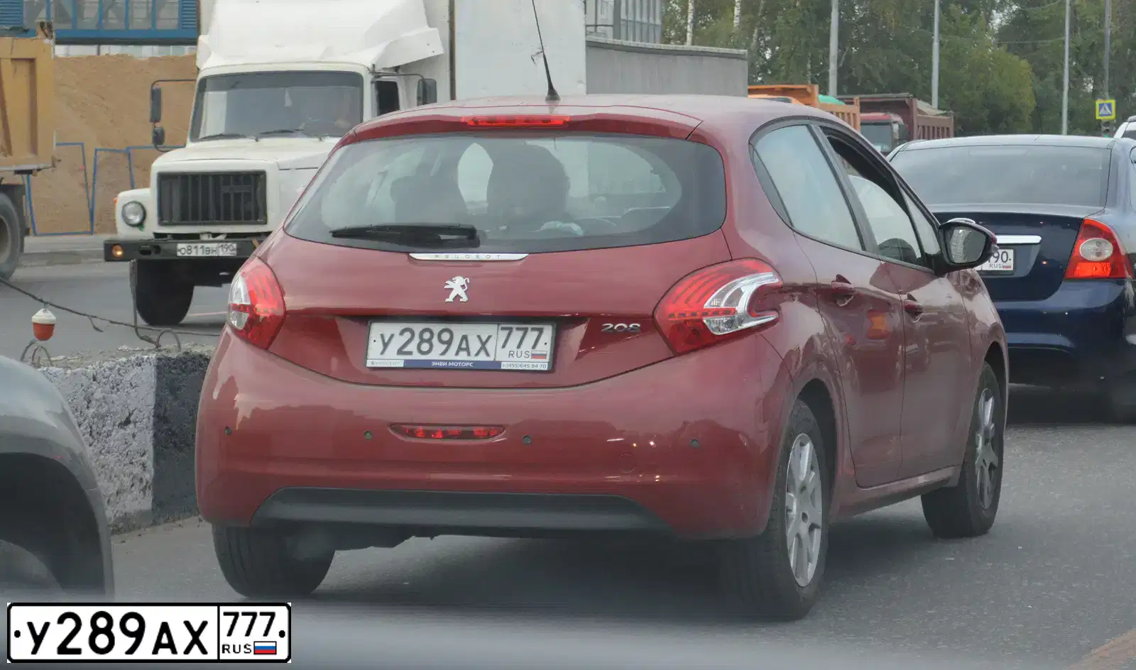 Фото автомобиля PEUGEOT T 208, 2014 — госномер В623АС799. Цвет: Красный