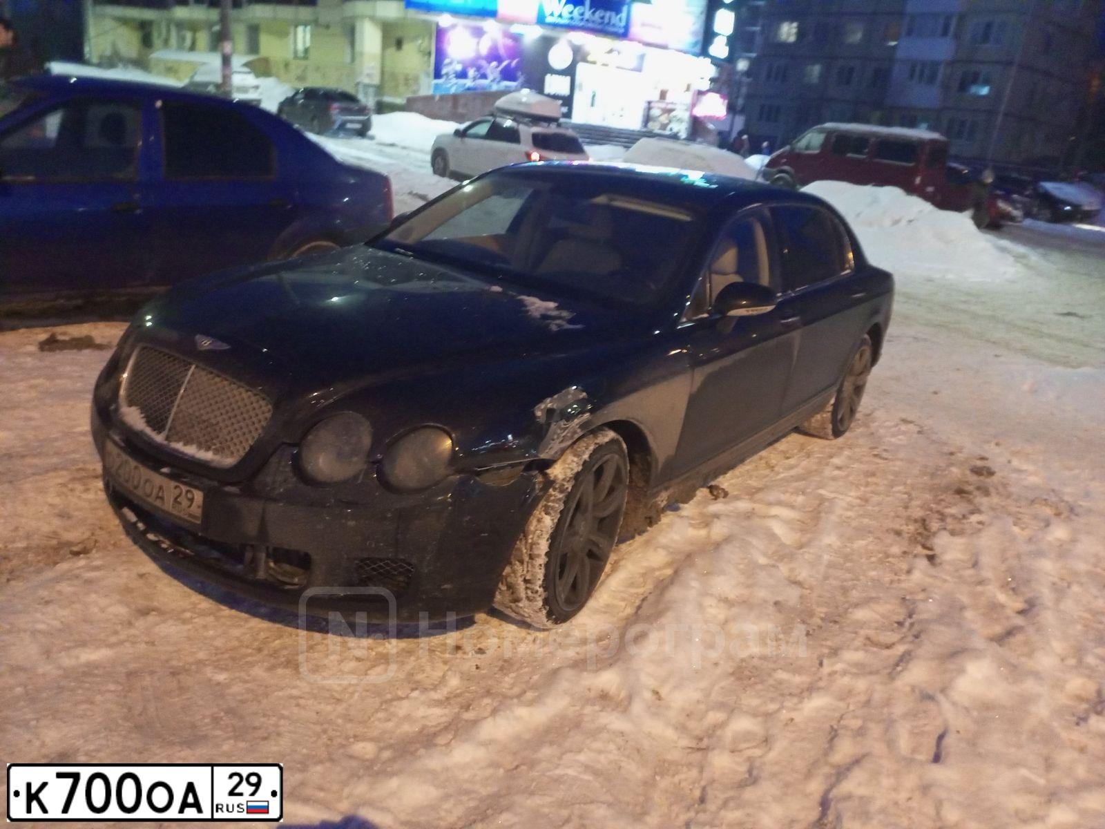 Фото автомобиля SKODA OCTAVIA, 2012 — госномер О935АЕ29. Цвет: ЧЕРНЫЙ