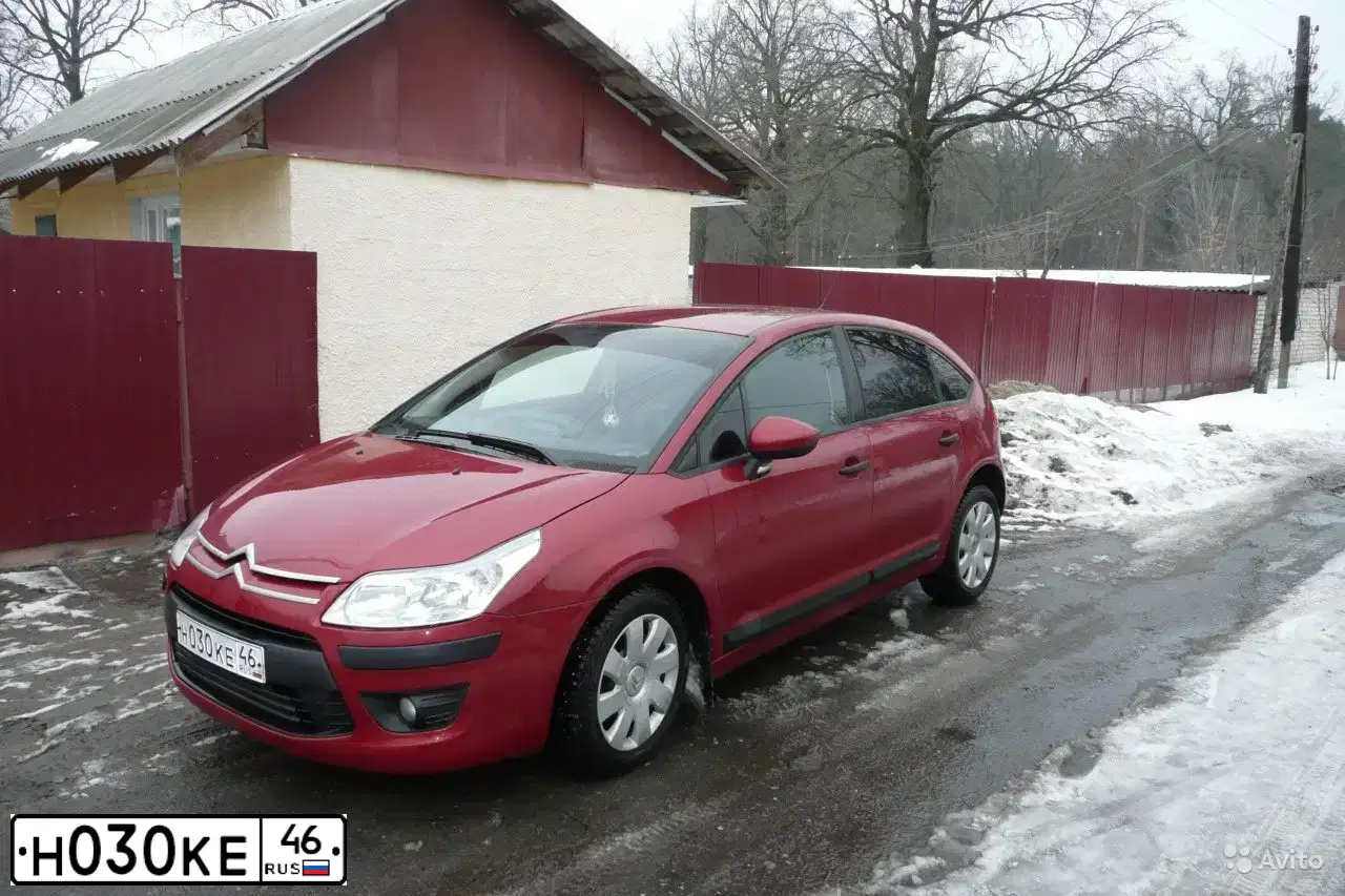 Фото автомобиля CITROEN C4, 2010 — госномер Х477ММ31. Цвет: Красный