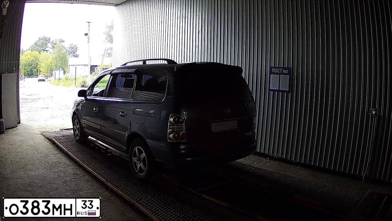 Фото автомобиля HYUNDAI TRAJET, 2005 — госномер О383МН33. Цвет: ТЕМНО-СЕРЫЙ