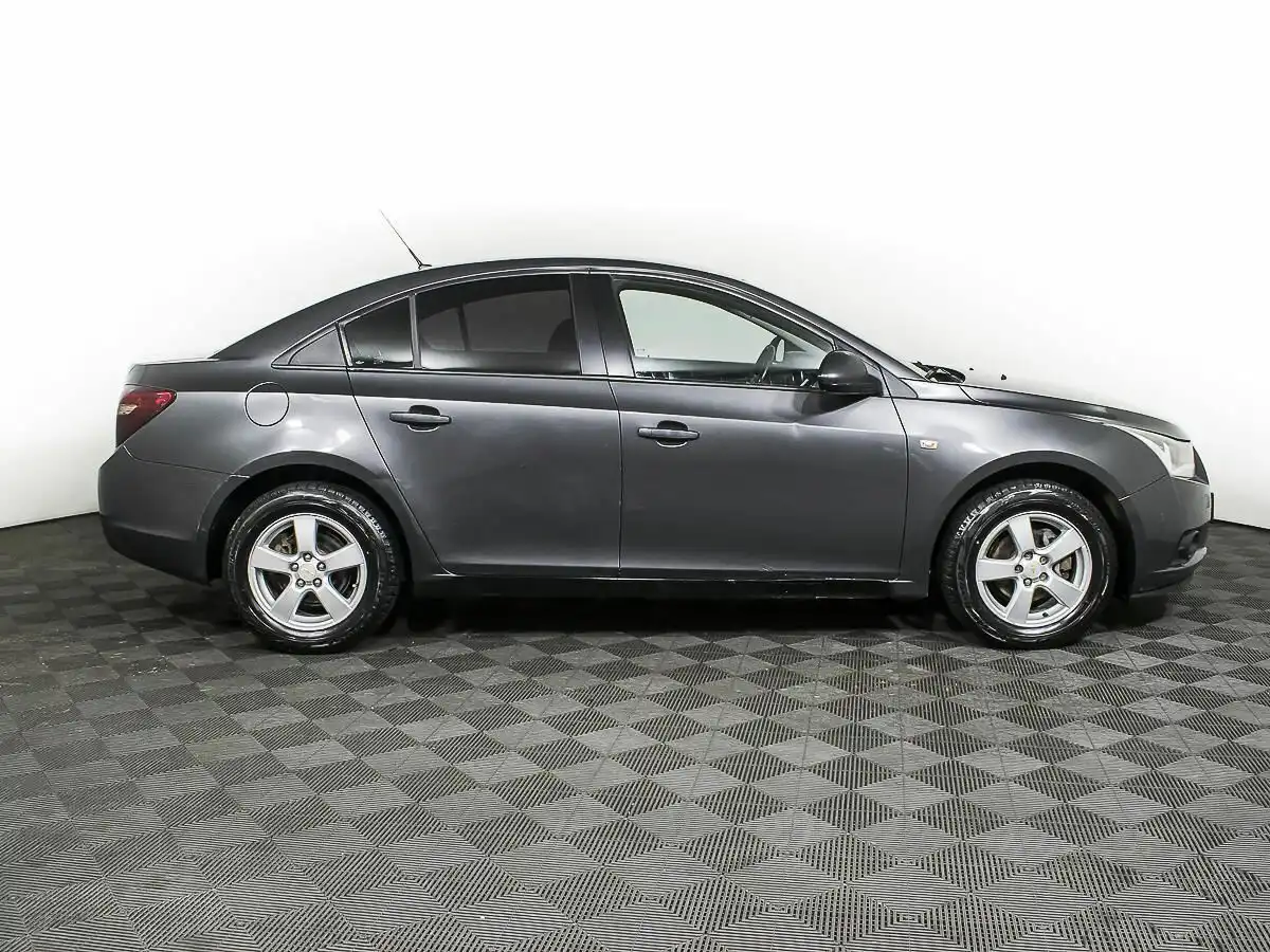 Фото автомобиля CHEVROLET CRUZE, 2011 — госномер М612ВТ797. Цвет: СЕРЫЙ МЕТАЛЛИК