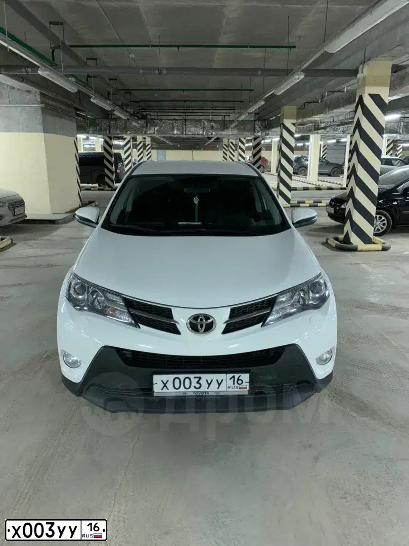 Фото автомобиля TOYOTA RAV4, 2014 — госномер Х003УУ16. Цвет: Белый