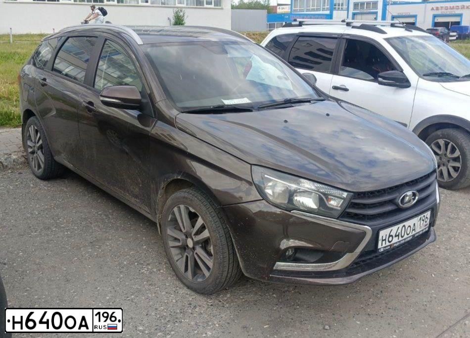 Фото автомобиля LADA VESTA, 2018 — госномер Н640ОА196. Цвет: Коричневый