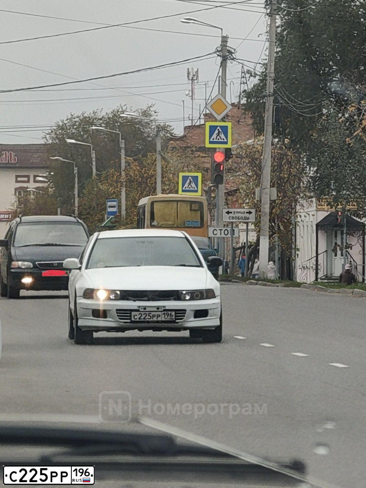 Фото автомобиля MITSUBISHI GALANT, 1997 — госномер С225РР196