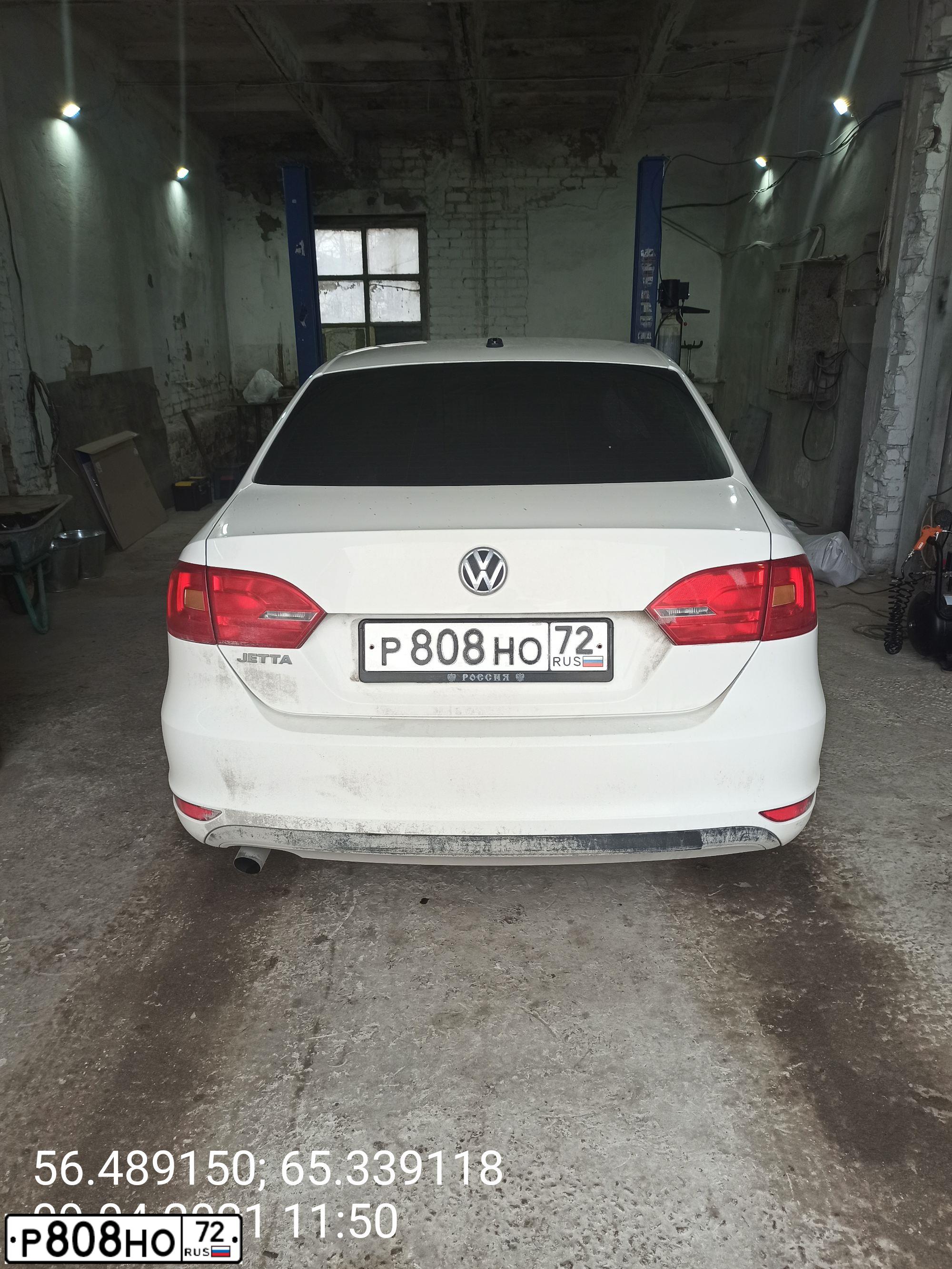 Фото автомобиля VOLKSWAGEN JETTA, 2006 — госномер Р808НО72. Цвет: КРАСНЫЙ