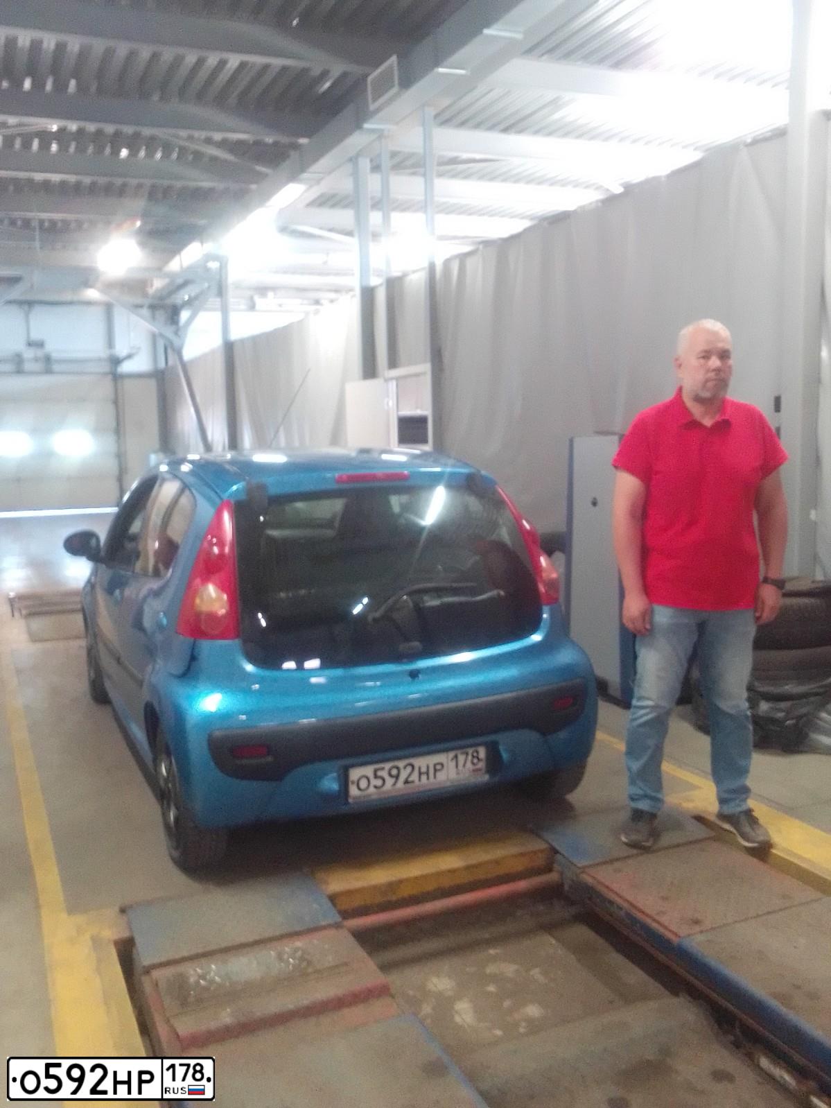 Фото автомобиля PEUGEOT 107, 2007 — госномер Т554ВС198. Цвет: голубой