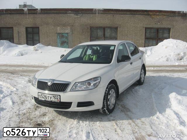 Фото автомобиля SKODA OCTAVIA, 2013 — госномер О526ТУ102. Цвет: БЕЛЫЙ