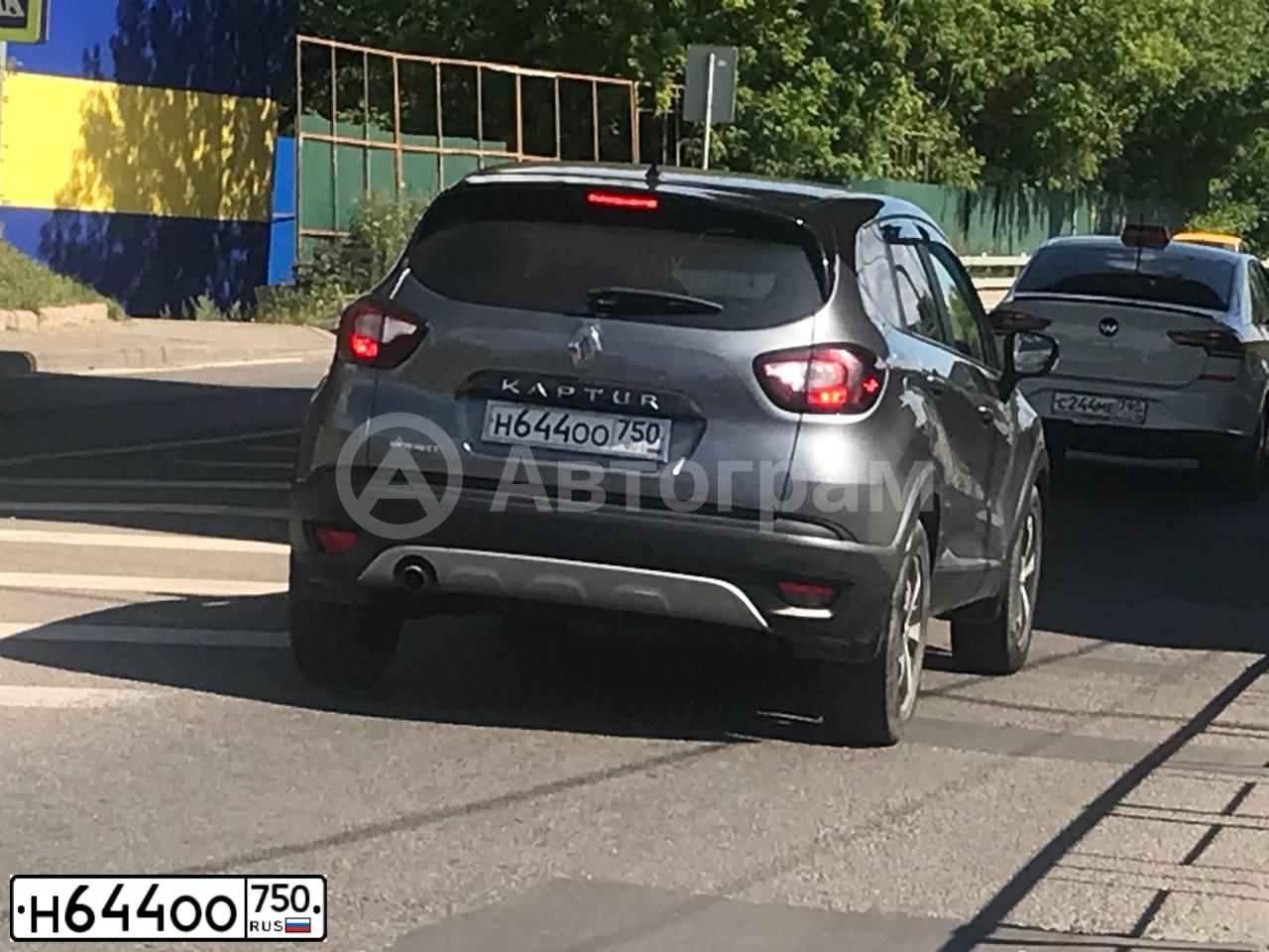 Фото автомобиля RENAULT KAPTUR, 2018 — госномер Н644ОО750. Цвет: ТЕМНО-СЕРЫЙ
