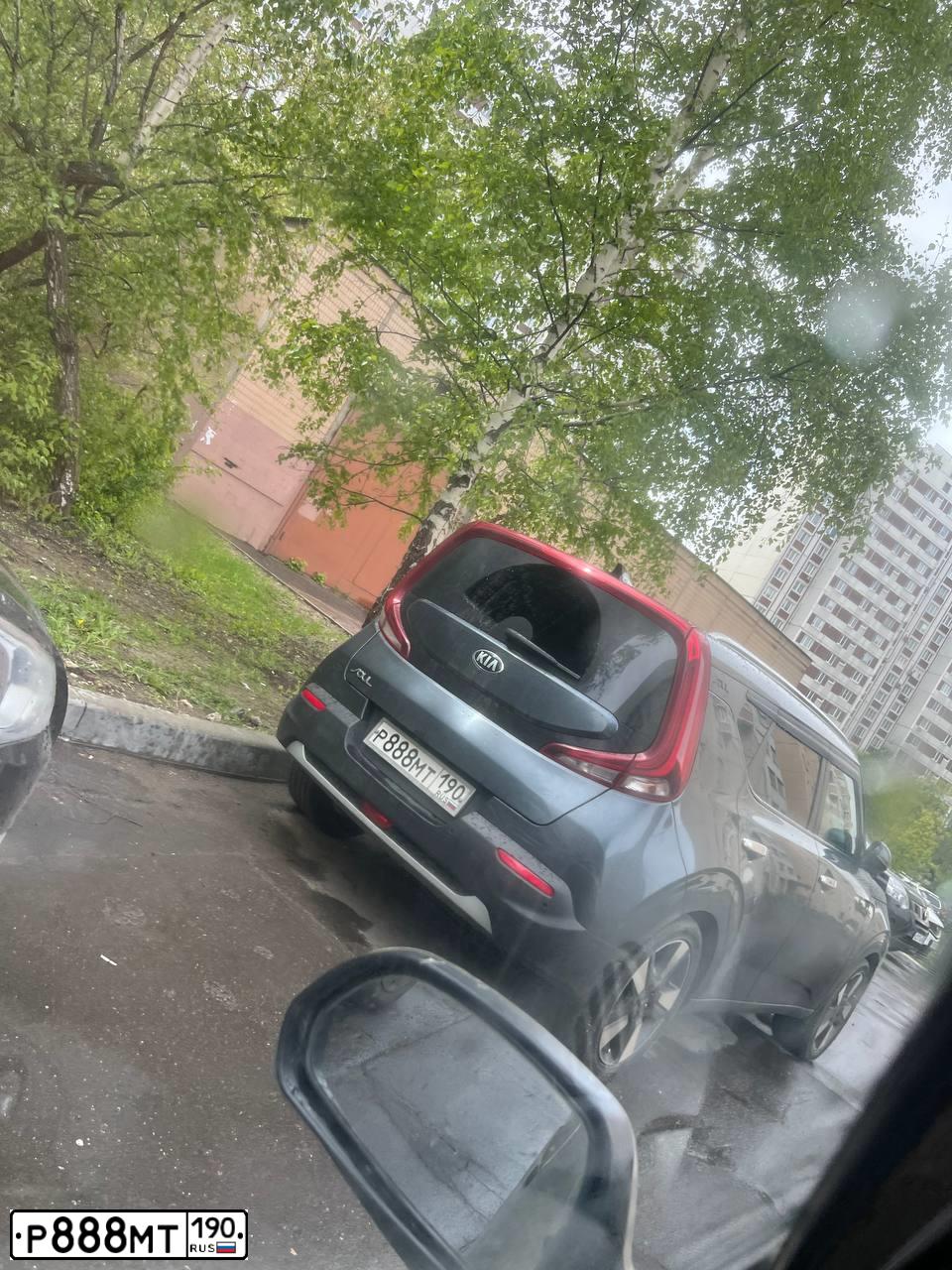Фото автомобиля TOYOTA HIGHLANDER, 2007 — госномер Р888МТ190. Цвет: СЕРЫЙ ТЕМНЫЙ