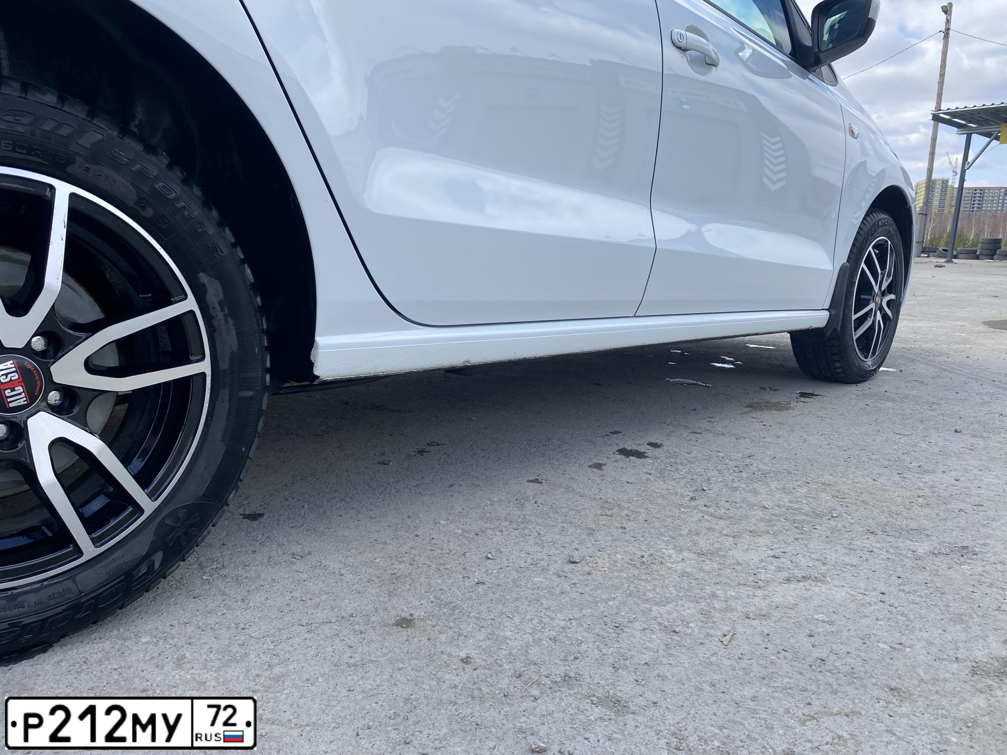 Фото автомобиля VOLKSWAGEN POLO, 2014 — госномер Х608КМ72. Цвет: Белый