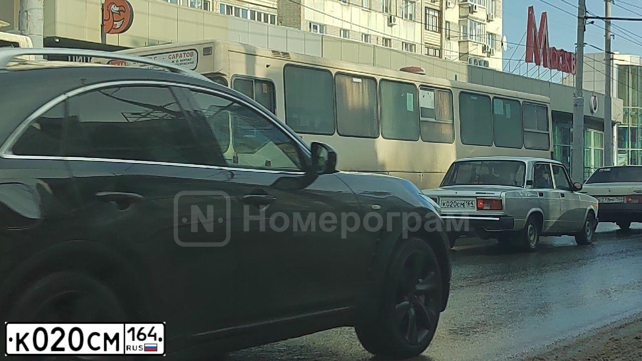 Фото автомобиля LADA 2105, 2010 — госномер К020СМ164. Цвет: СЕРЕБРИСТЫЙ