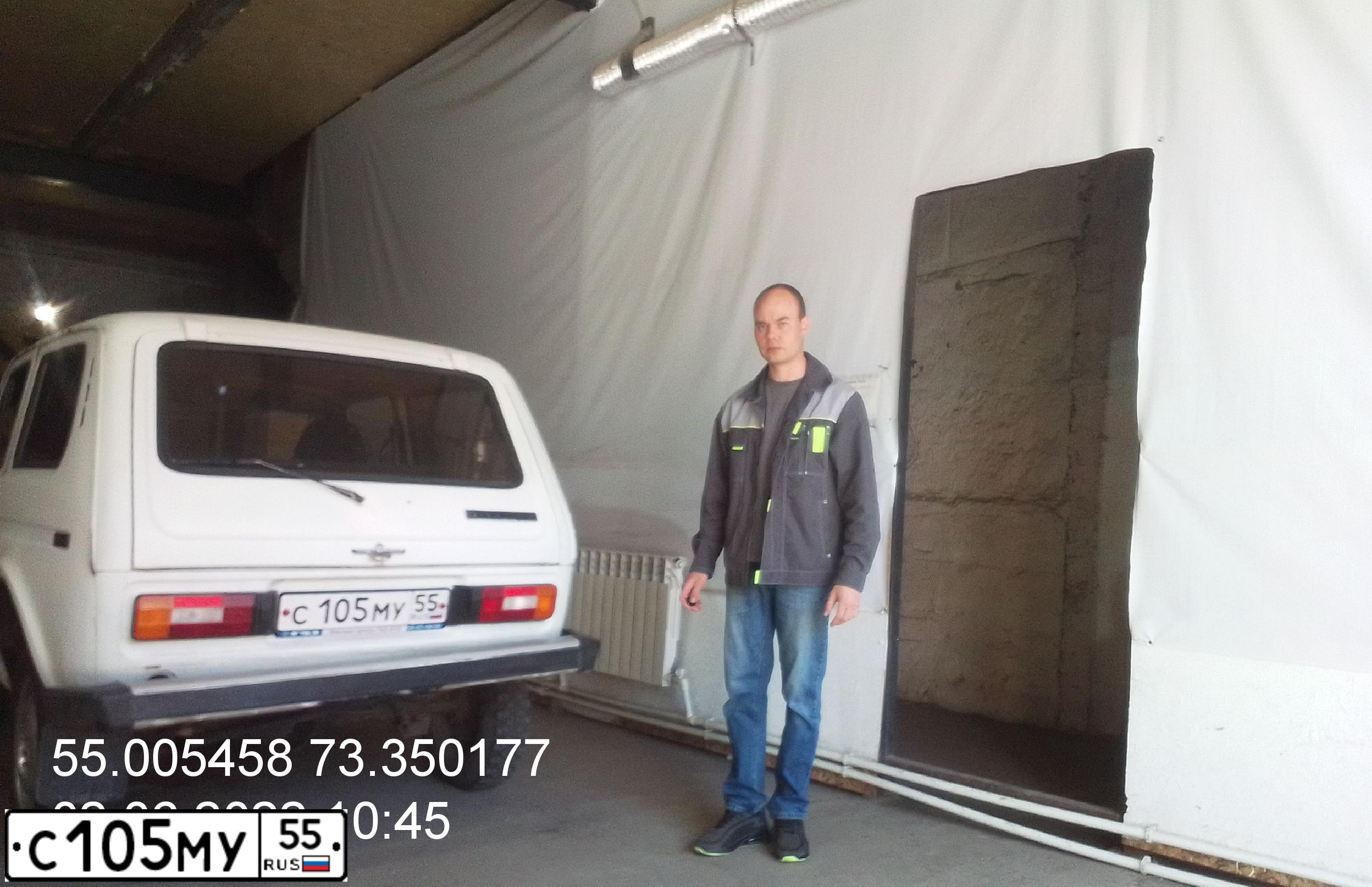 Фото автомобиля LADA 2121 NIVA, 1994 — госномер С105МУ55. Цвет: БЕЛЫЙ