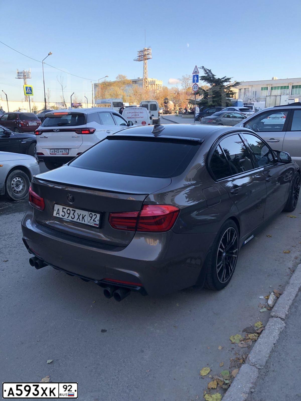 Фото автомобиля BMW SERIE 3, 2013 — госномер А593ХК92. Цвет: Коричневый