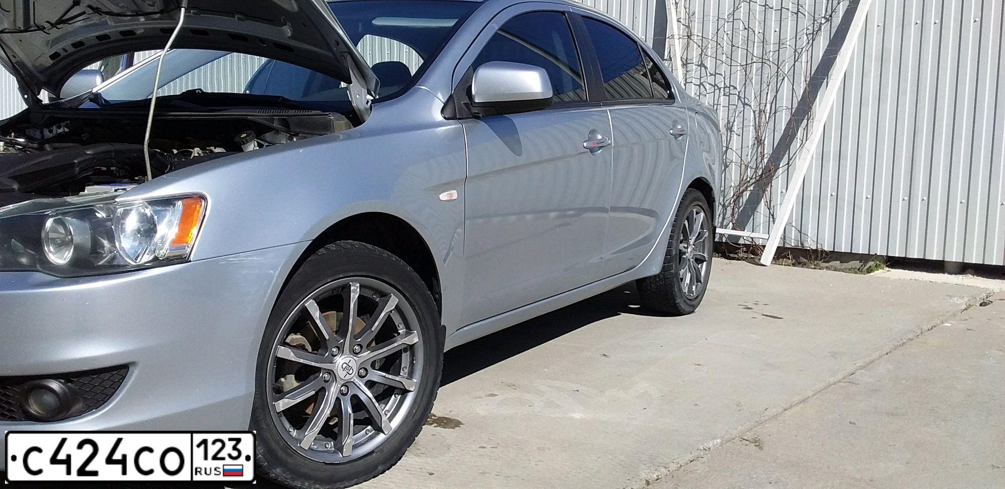 Фото автомобиля MITSUBISHI LANCER, 2008 — госномер С424СО123. Цвет: Серебристый