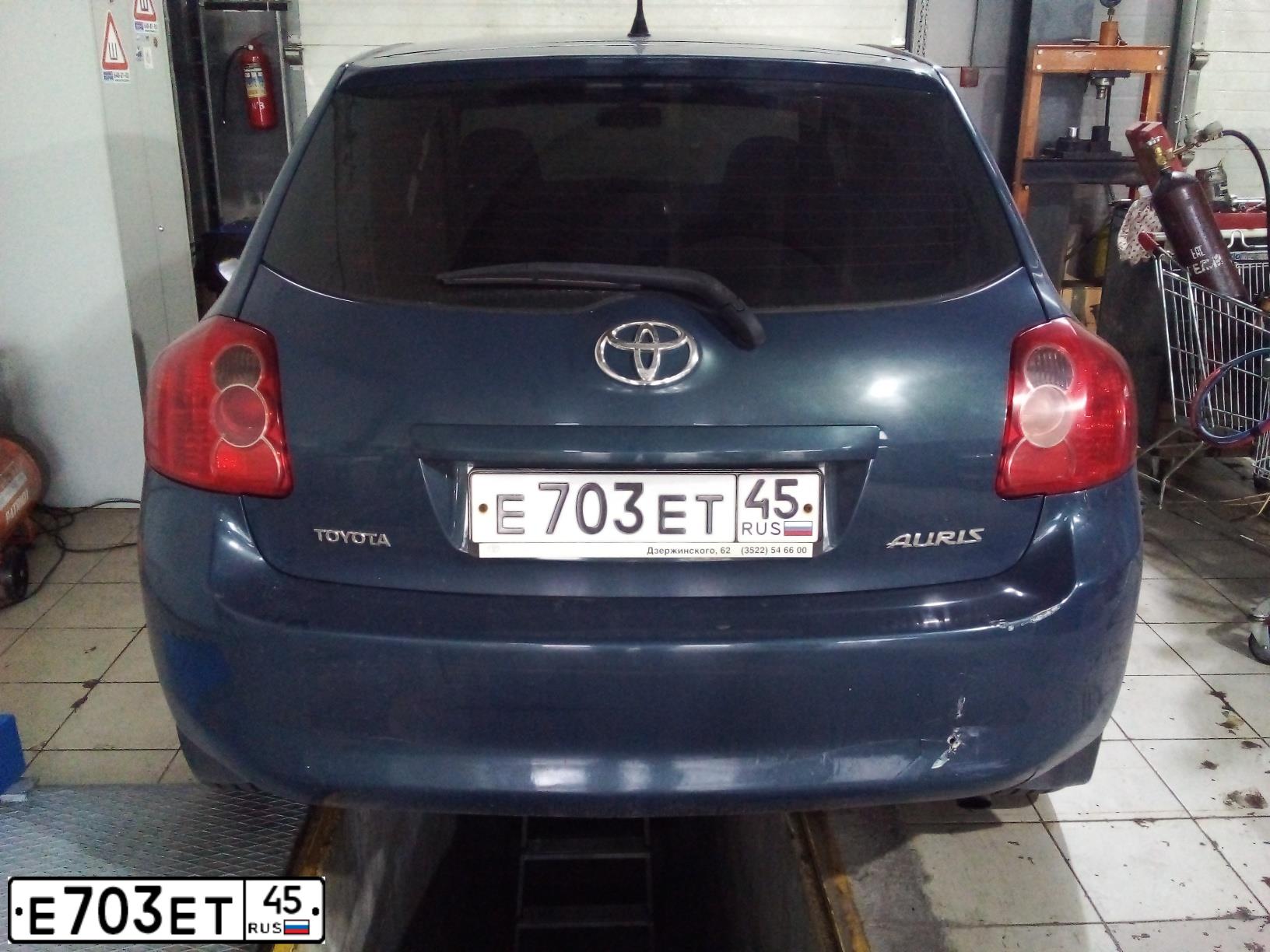 Фото автомобиля TOYOTA AURIS, 2008 — госномер Е703ЕТ45. Цвет: ТЕМНО-СИНИЙ