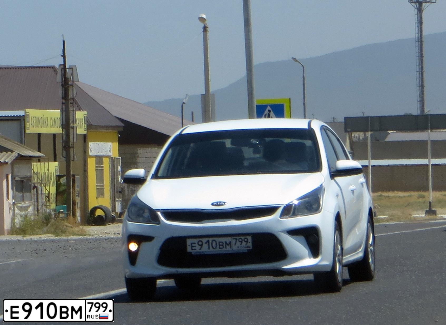 Фото автомобиля KIA RIO, 2017 — госномер К129КХ95. Цвет: Белый