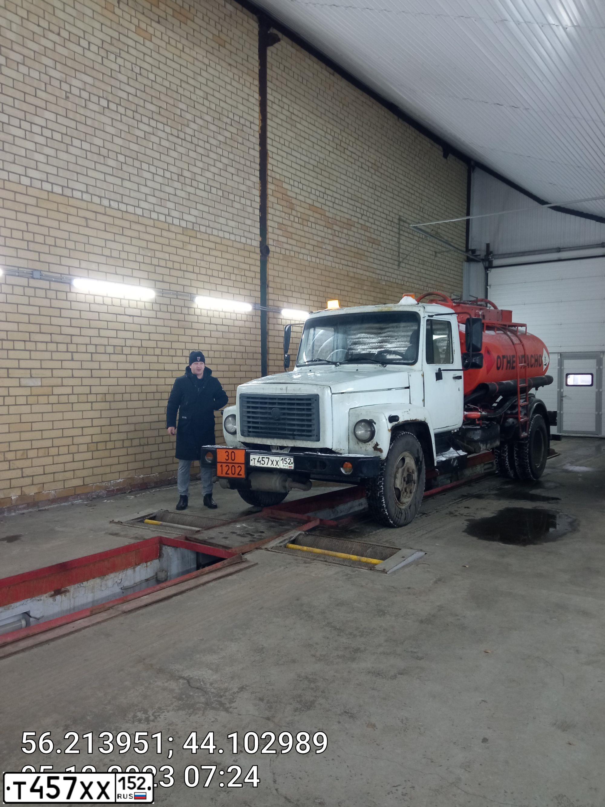 Фото автомобиля GAZ Z 3309, 2010 — госномер Т457ХХ152. Цвет: Белый