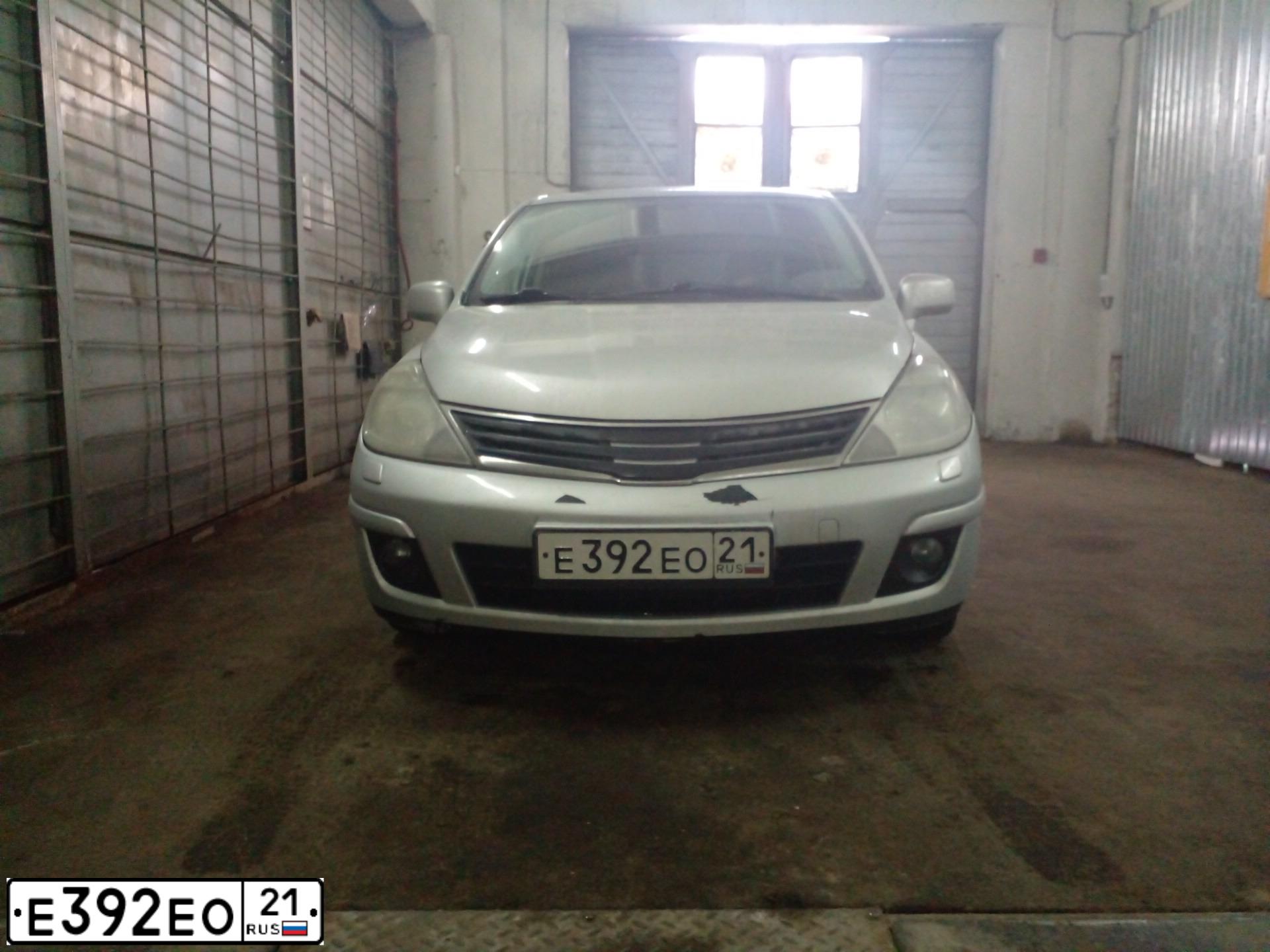 Фото автомобиля NISSAN TIIDA, 2007 — госномер Е166ХХ177. Цвет: СВЕТЛО-СЕРЫЙ