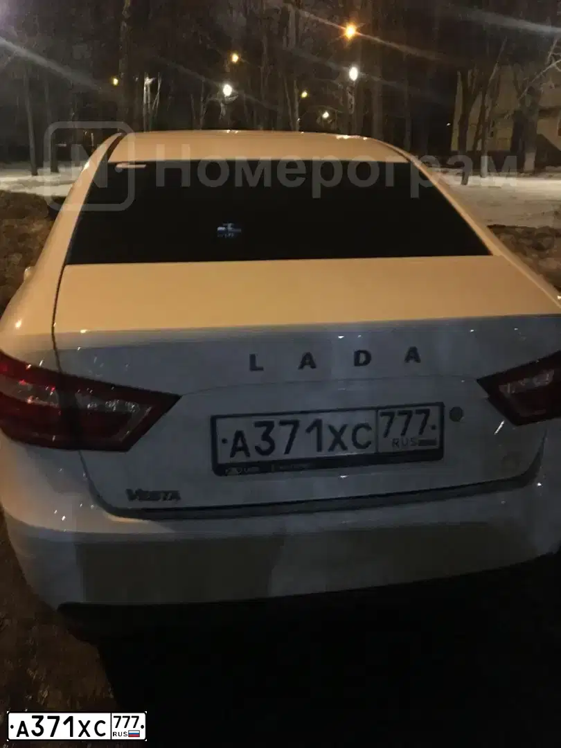 Фото автомобиля LADA VESTA, 2017 — госномер А371ХС777. Цвет: Белый