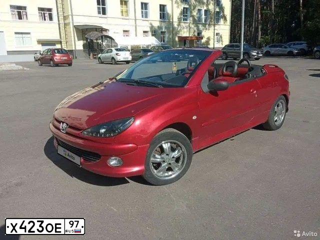 Фото автомобиля PEUGEOT 206 CC, 2004 — госномер Р780КМ777. Цвет: Красный