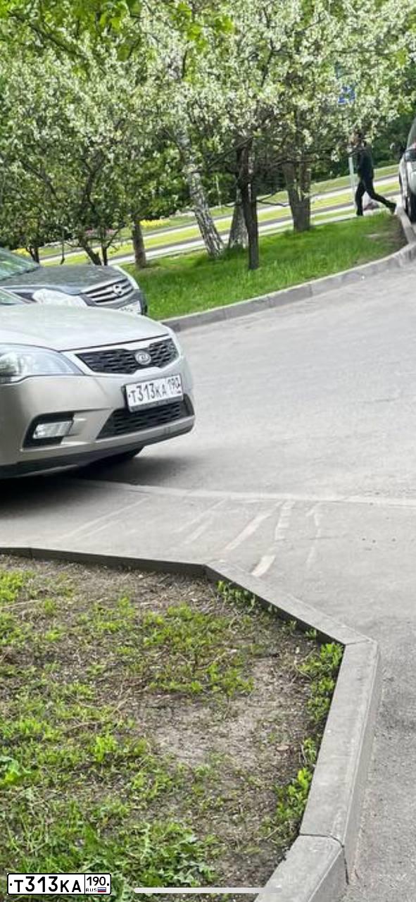 Фото автомобиля KIA CEE'D, 2010 — госномер Т313КА190. Цвет: СЕРЕБРИСТЫЙ