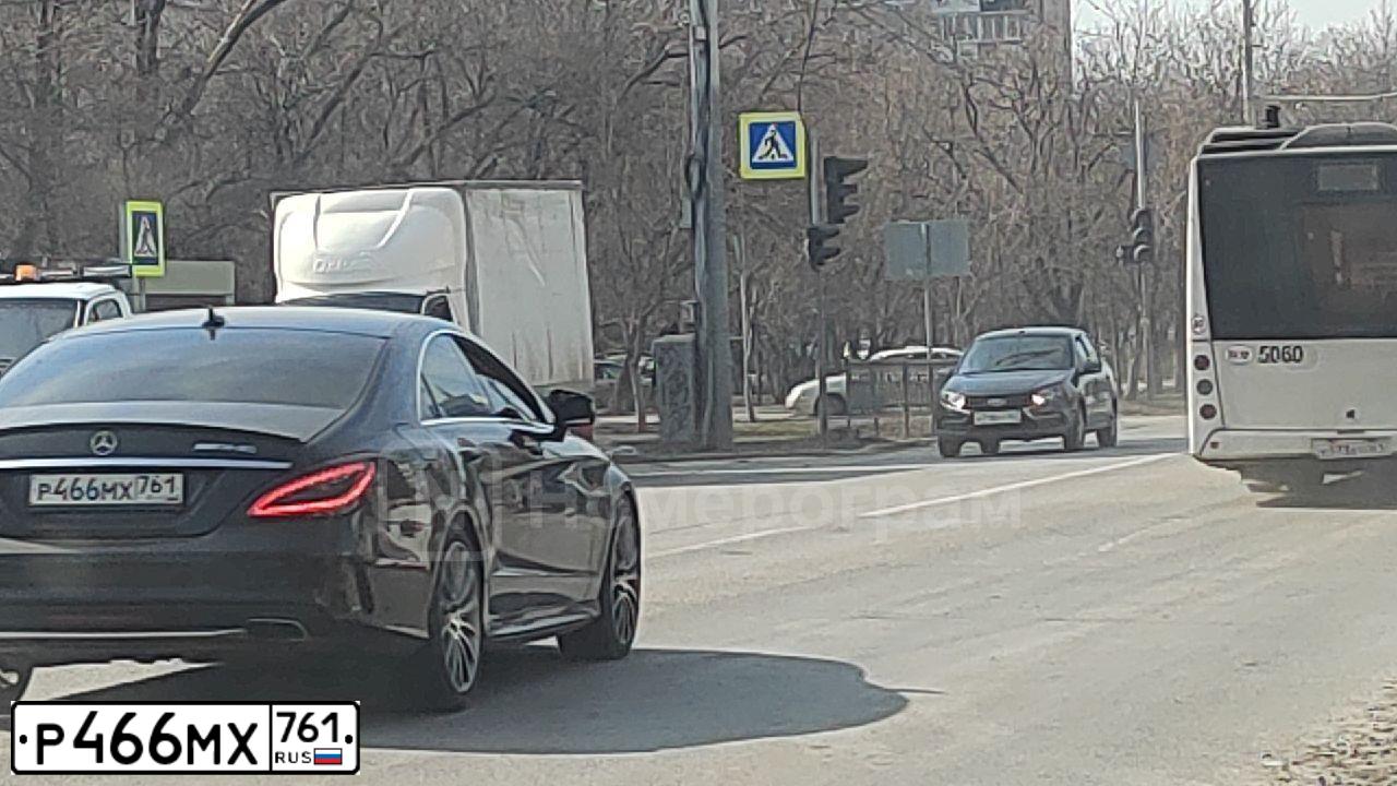 Фото автомобиля MERCEDES CLS-KLASSE, 2014 — госномер Р466МХ761. Цвет: ЧЕРНЫЙ