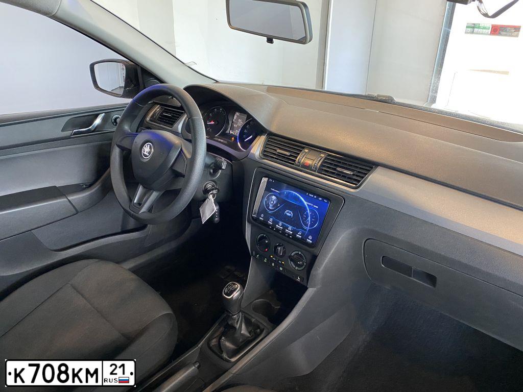 Фото автомобиля SKODA RAPID, 2017 — госномер К708КМ21. Цвет: БЕЛЫЙ