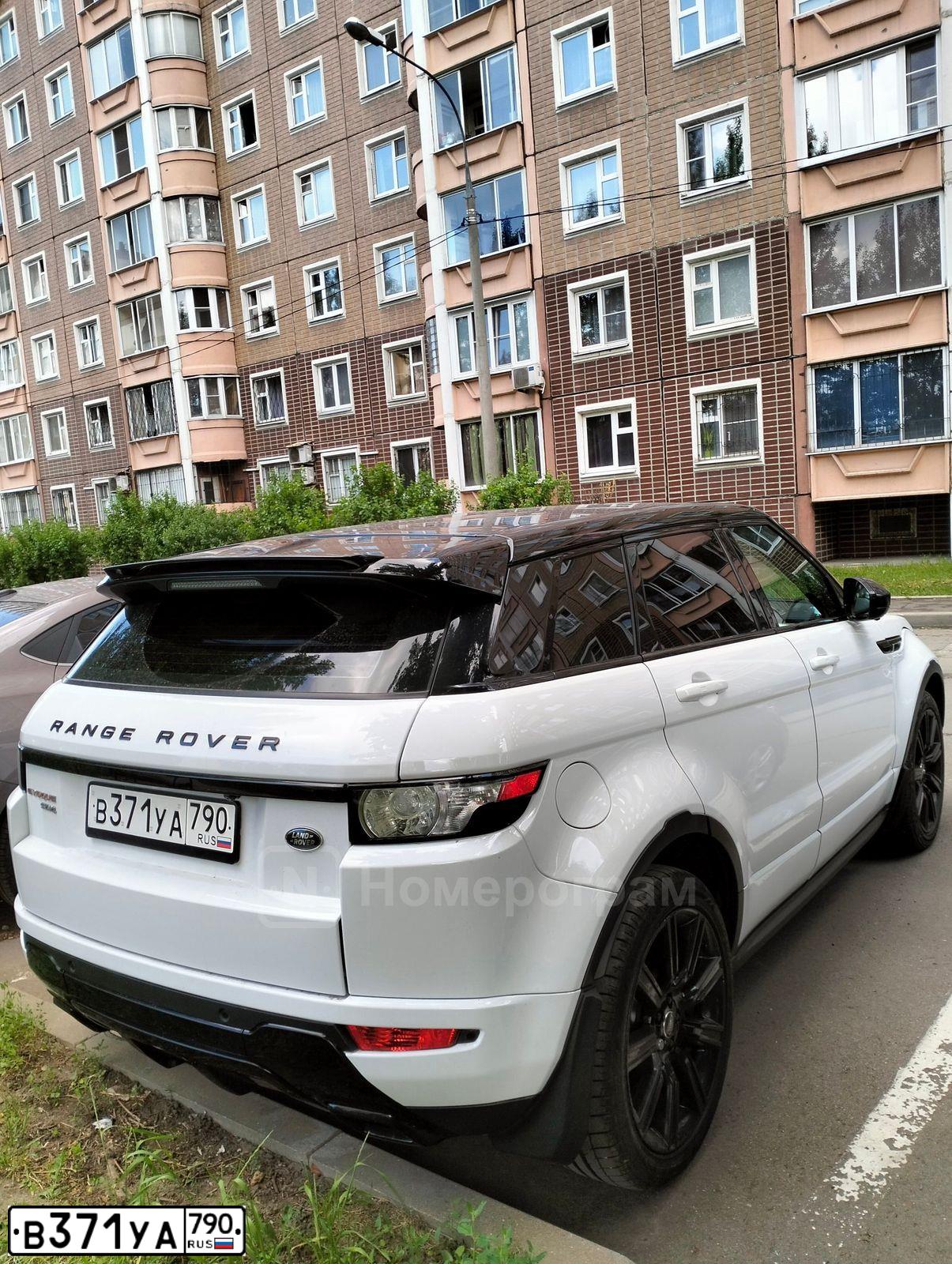Фото автомобиля LANDROVER RANGE ROVER EVOQUE, 2014 — госномер В371УА790. Цвет: ЯРКО-БЕЛЫЙ