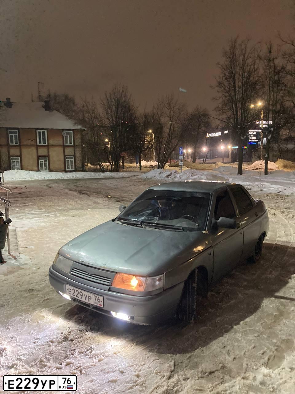 Фото автомобиля LADA 2110, 2007 — госномер Е229УР76. Цвет: СЕРЫЙ