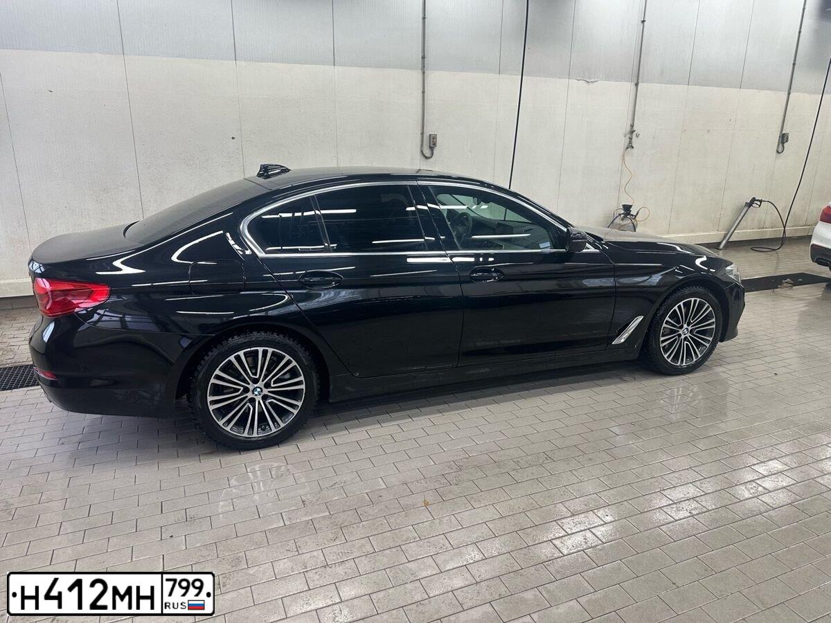 Фото автомобиля БМВ 530I XDRIVE, 2018 — госномер Е882ТУ18. Цвет: ЧЕРНЫЙ
