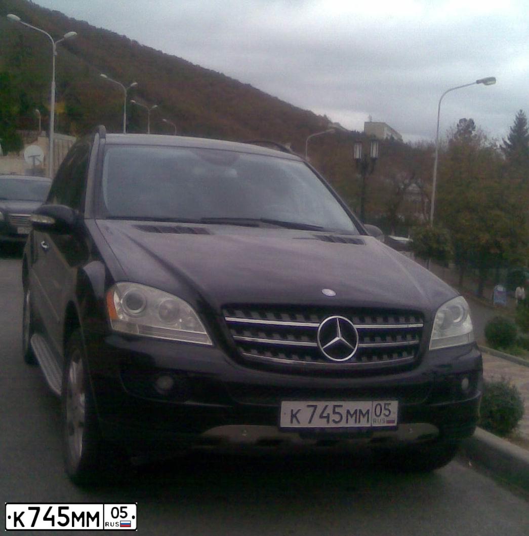 Фото автомобиля MERCEDES M-KLASSE, 2005 — госномер Е633ОУ95. Цвет: ЧЕРНЫЙ