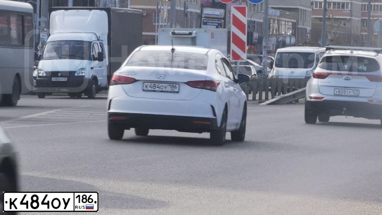 Фото автомобиля HYUNDAI SOLARIS, 2021 — госномер К627ВР774. Цвет: Белый