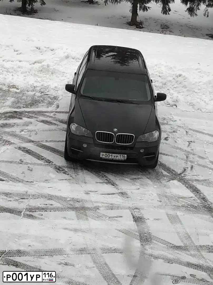 Фото автомобиля TOYOTA LANDCRUISER, 2004 — госномер Р001УР116. Цвет: Серебристый