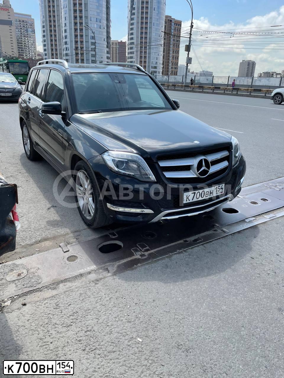 Фото автомобиля MERCEDES C-KLASSE, 2013 — госномер Р545РА154. Цвет: ЧЕРНЫЙ