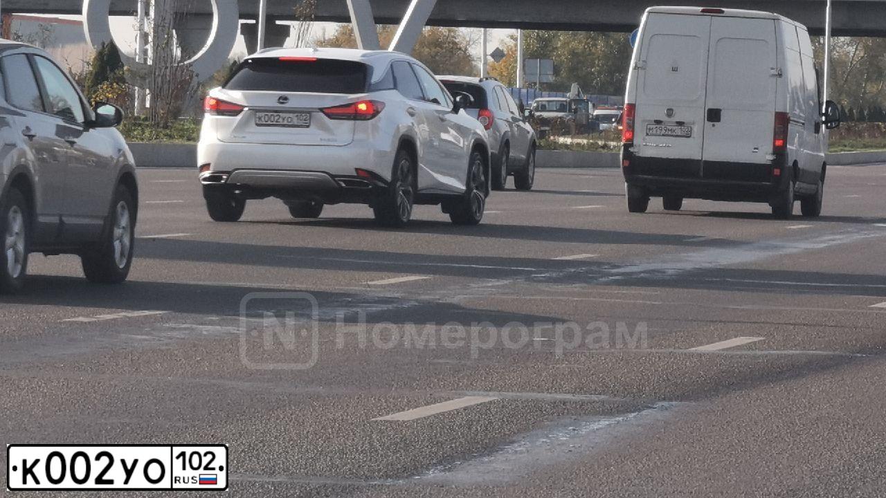 Фото автомобиля VOLKSWAGEN TOUAREG, 2014 — госномер У070ТХ102. Цвет: Темно-синий