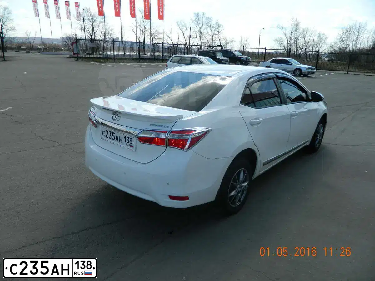Фото автомобиля TOYOTA COROLLA, 2014 — госномер С235АН138. Цвет: Белый