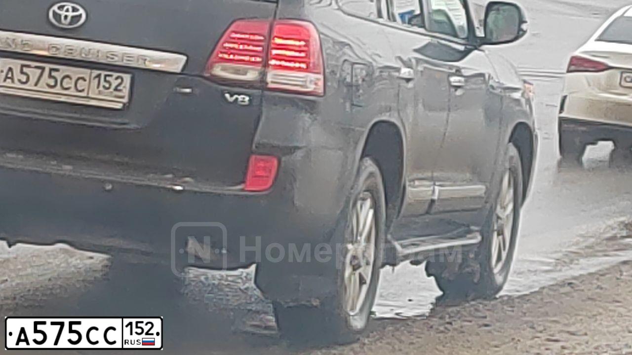 Фото автомобиля TOYOTA LANDCRUISER 200, 2013 — госномер В005НХ152