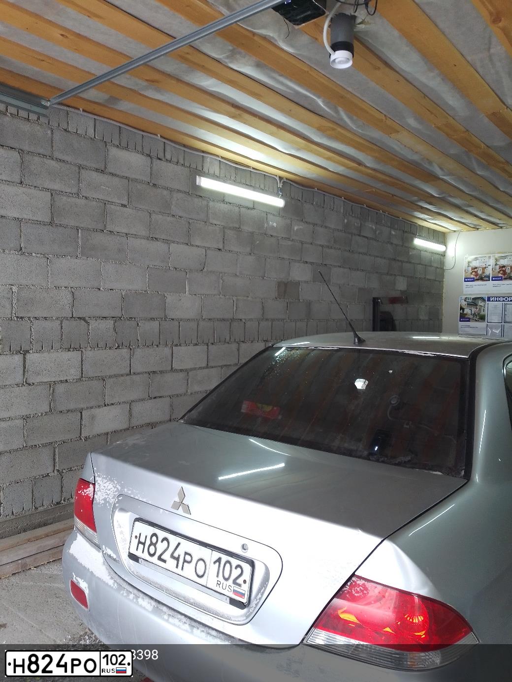 Фото автомобиля MITSUBISHI LANCER, 2005 — госномер Е989КВ774. Цвет: Серебристый