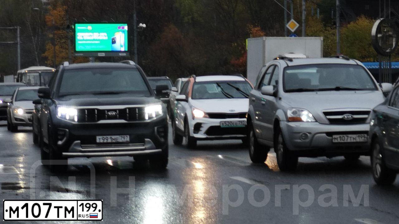 Фото автомобиля HYUNDAI TUCSON, 2008 — госномер М107ТМ199. Цвет: СЕРЫЙ СВЕТЛЫЙ