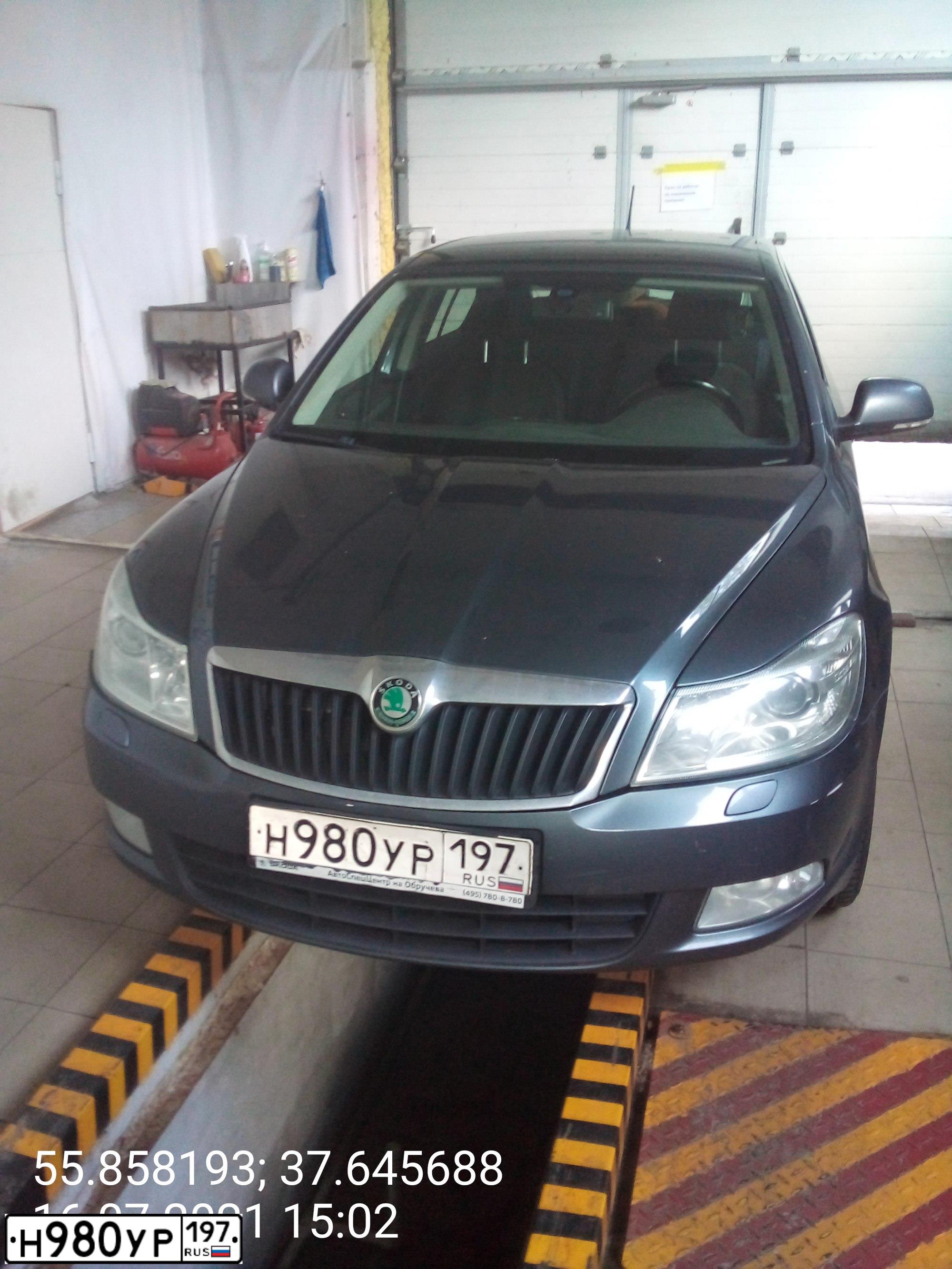 Фото автомобиля SKODA OCTAVIA, 2012 — госномер С568АУ18. Цвет: СЕРЫЙ ТЕМНЫЙ