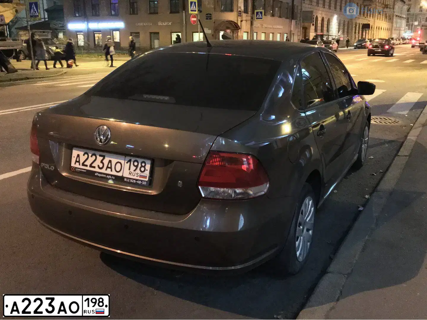 Фото автомобиля VOLKSWAGEN POLO, 2015 — госномер А223АО198. Цвет: Коричневый
