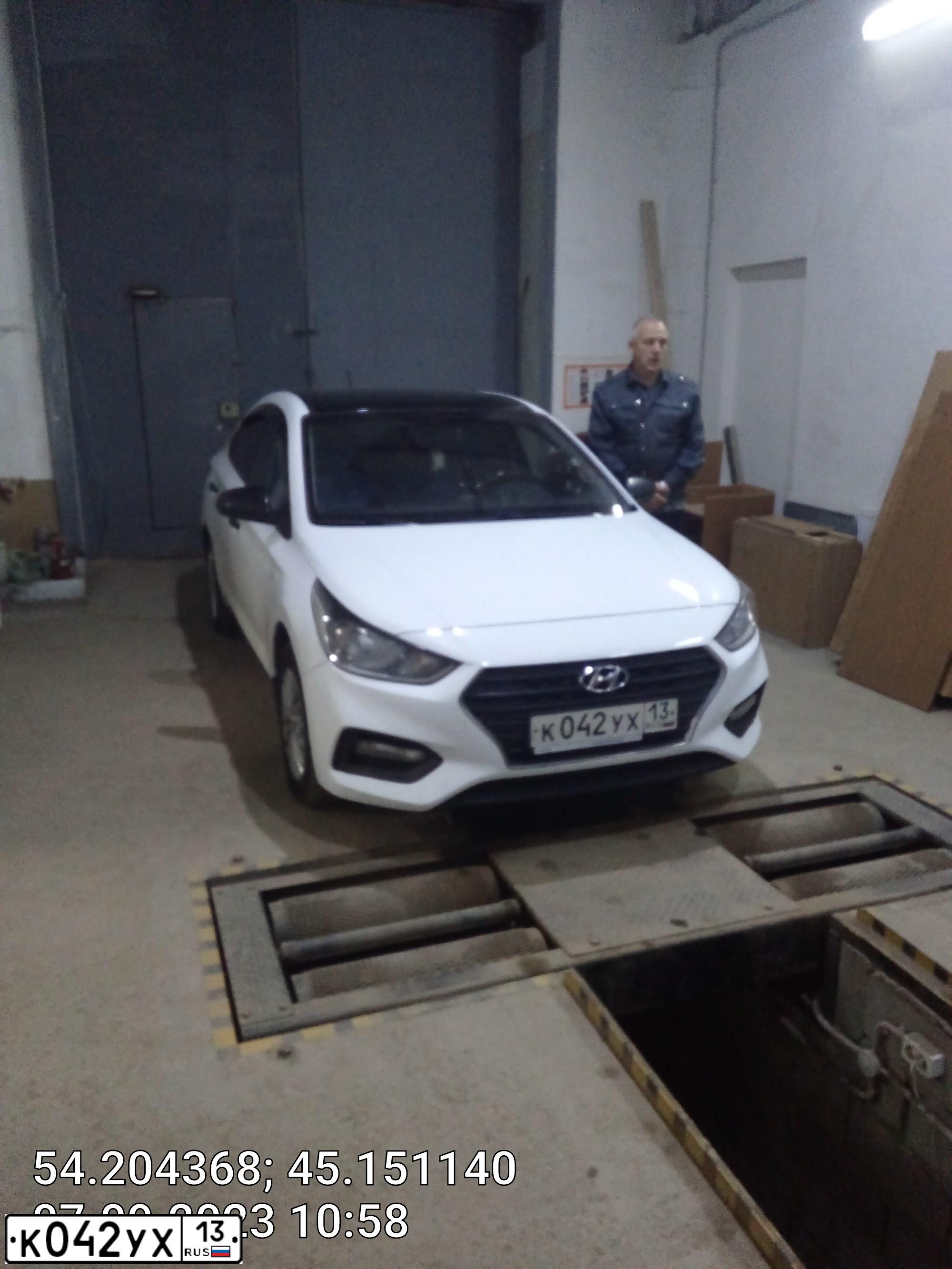 Фото автомобиля HYUNDAI SOLARIS, 2020 — госномер К042УХ13. Цвет: БЕЛЫЙ