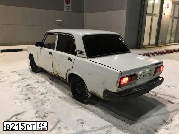 Фото автомобиля LADA 2107, 2005 — госномер М581ВН64. Цвет: ЯРКО БЕЛЫЙ