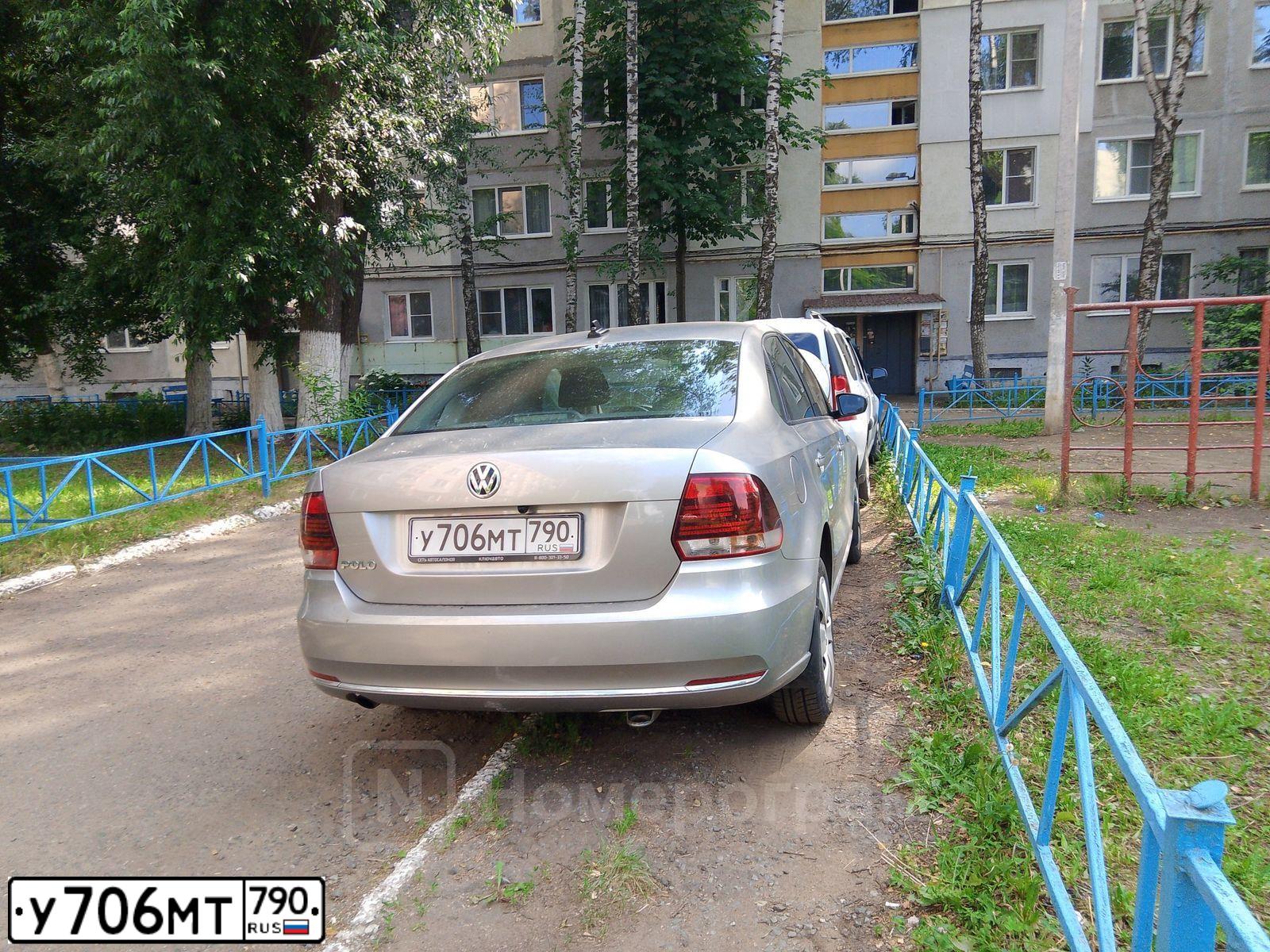 Фото автомобиля VOLKSWAGEN POLO, 2019 — госномер У706МТ790. Цвет: СЕРЫЙ