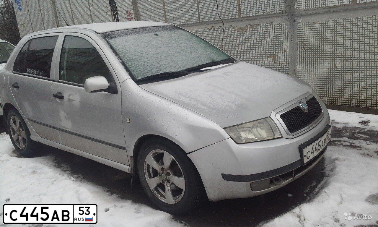Фото автомобиля SKODA FABIA, 1999 — госномер С445АВ53. Цвет: СЕРЫЙ