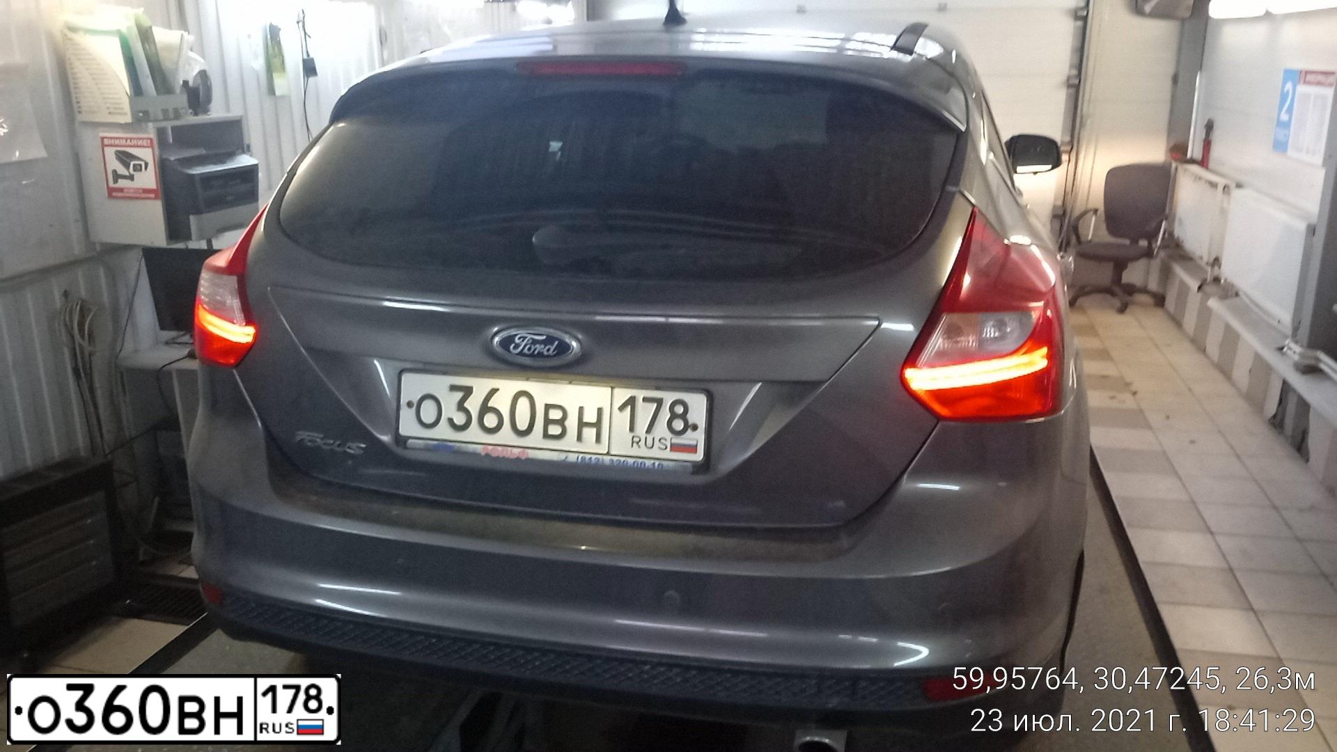Фото автомобиля FORD FOCUS, 2013 — госномер О360ВН178. Цвет: СЕРО-КОРИЧНЕВЫЙ